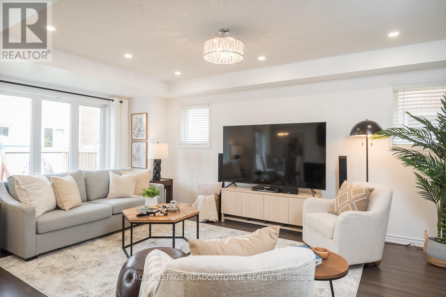 












335 GOODING CRESCENT

,
Milton,




Ontario
L9E0A5

