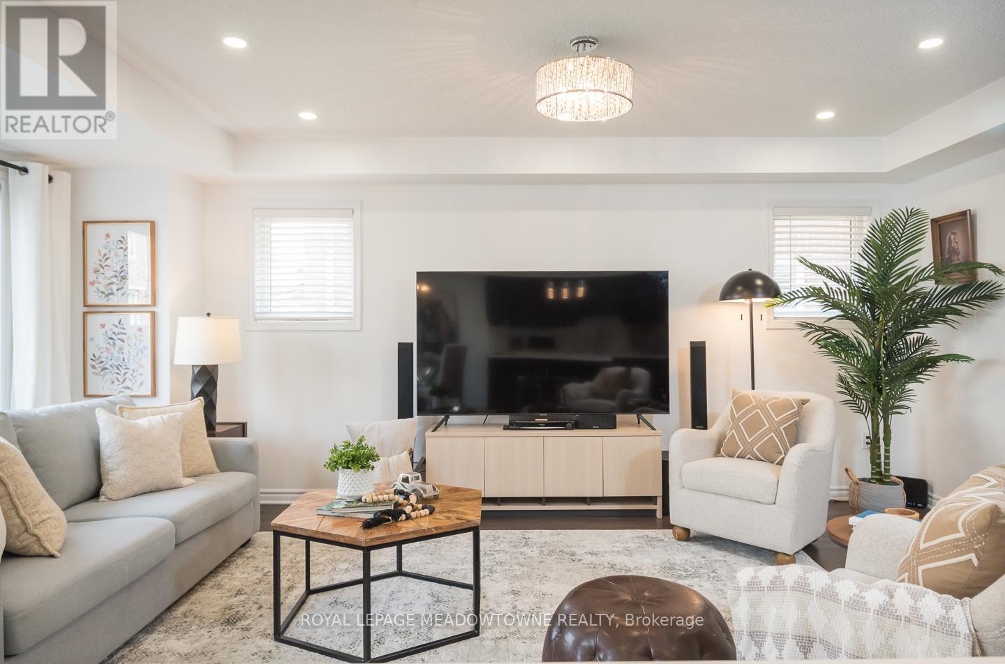 












335 GOODING CRESCENT

,
Milton,




Ontario
L9E0A5

