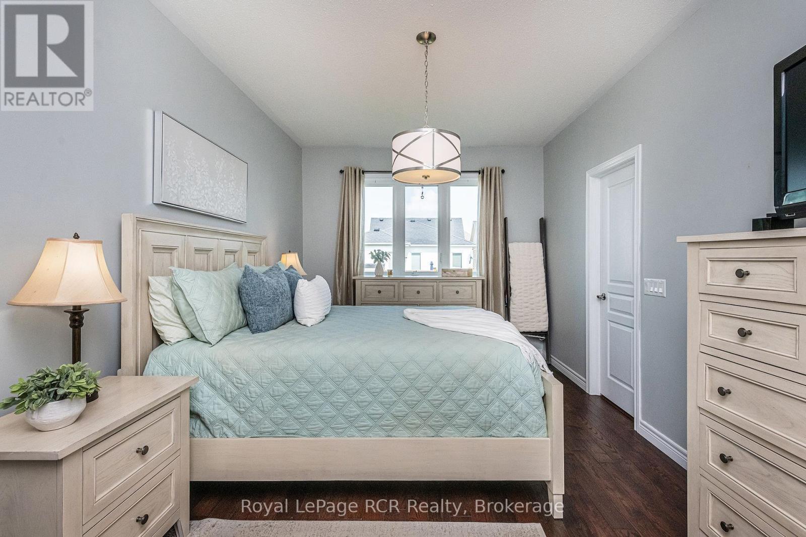 












256 JOHNSON DRIVE

,
Shelburne,




Ontario
L9V3V7

