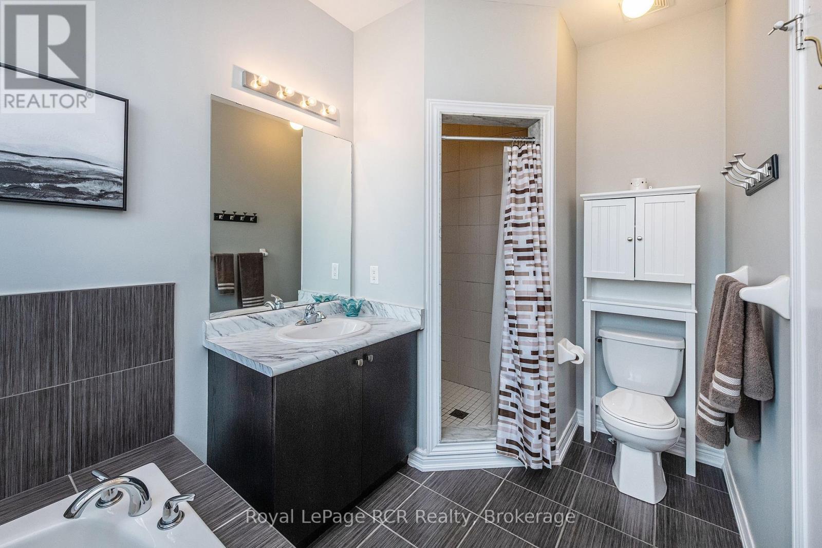 












256 JOHNSON DRIVE

,
Shelburne,




Ontario
L9V3V7

