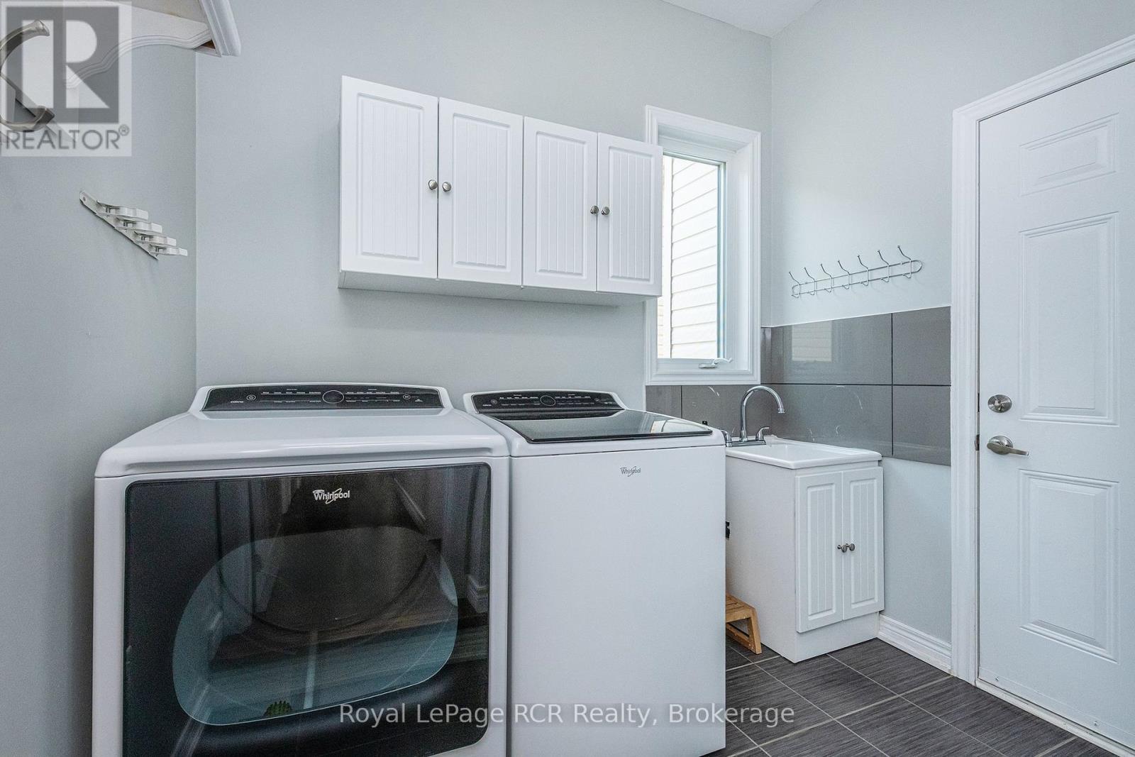 












256 JOHNSON DRIVE

,
Shelburne,




Ontario
L9V3V7

