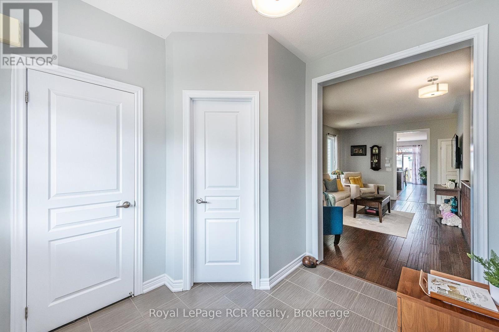 












256 JOHNSON DRIVE

,
Shelburne,




Ontario
L9V3V7

