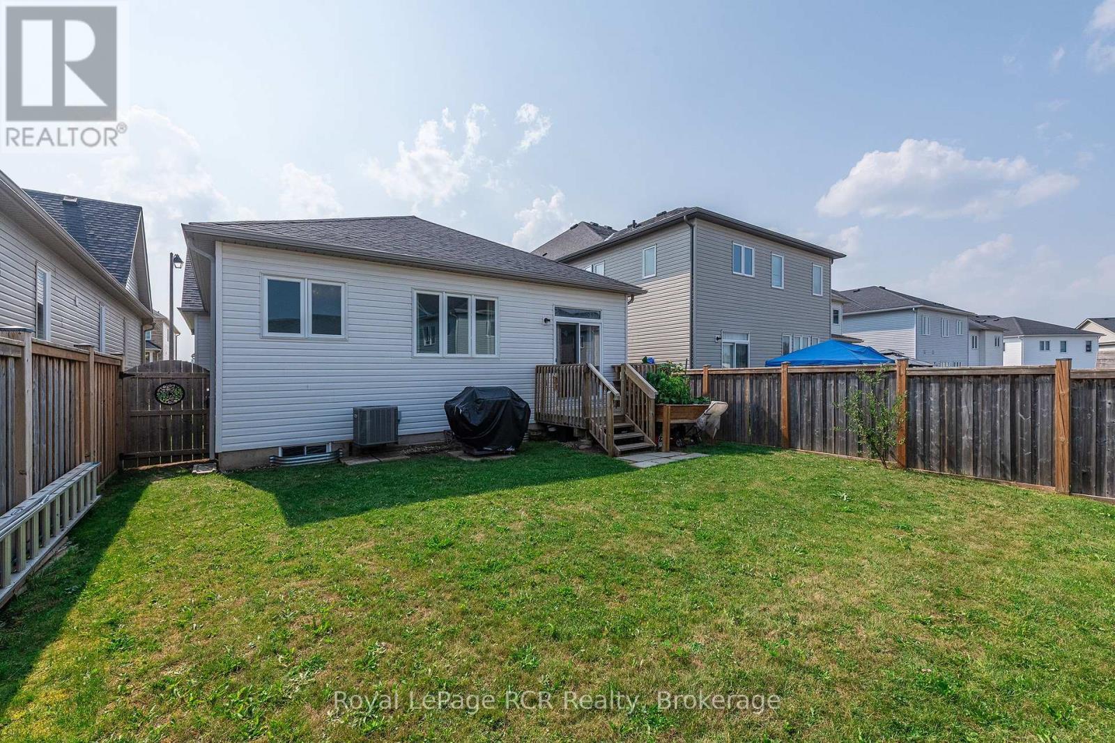 












256 JOHNSON DRIVE

,
Shelburne,




Ontario
L9V3V7

