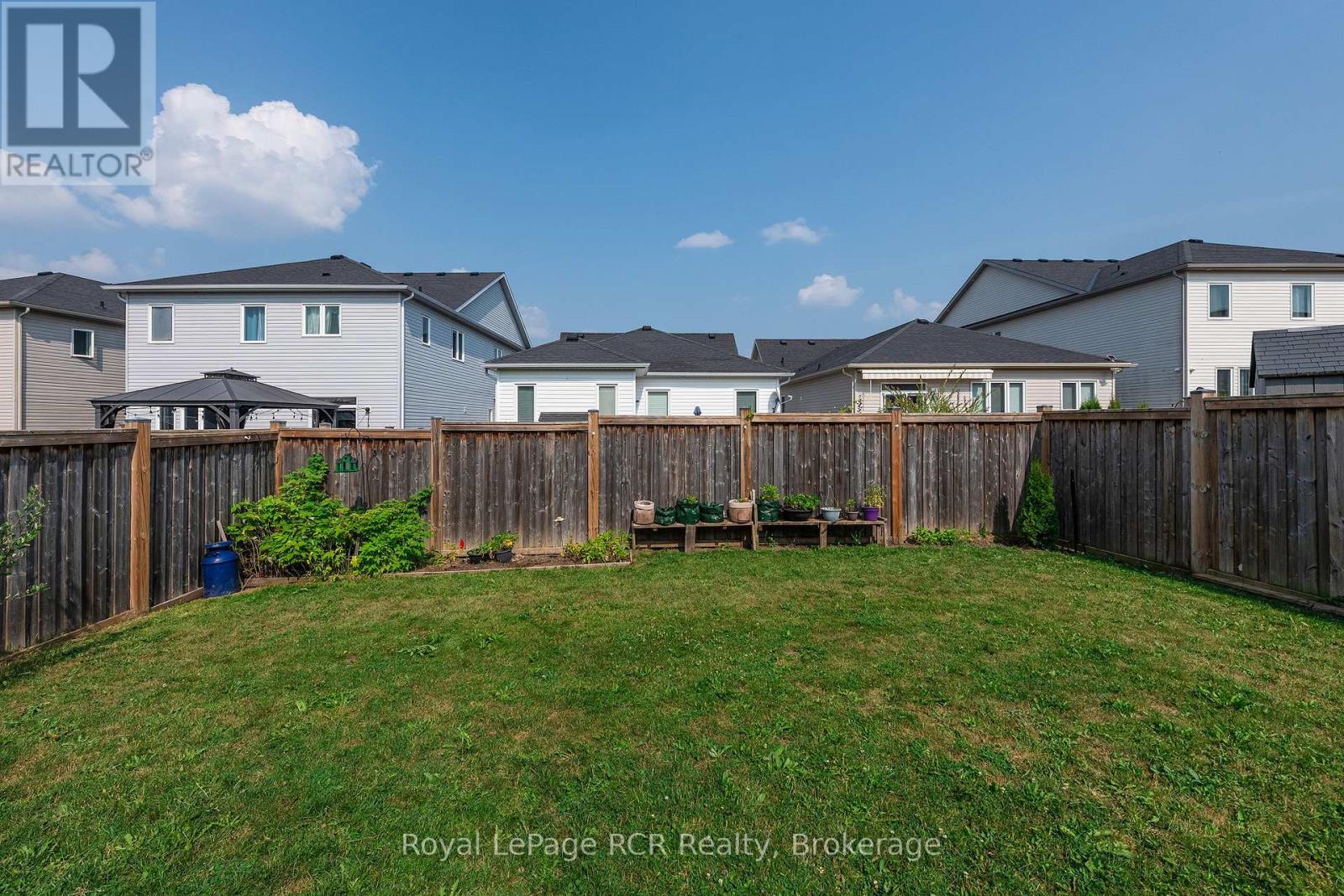 












256 JOHNSON DRIVE

,
Shelburne,




Ontario
L9V3V7

