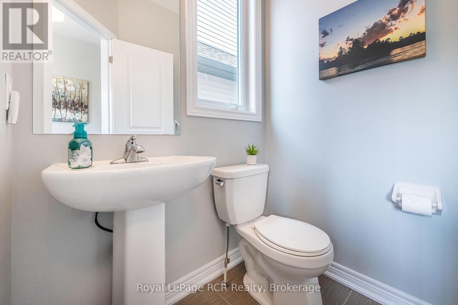 












256 JOHNSON DRIVE

,
Shelburne,




Ontario
L9V3V7

