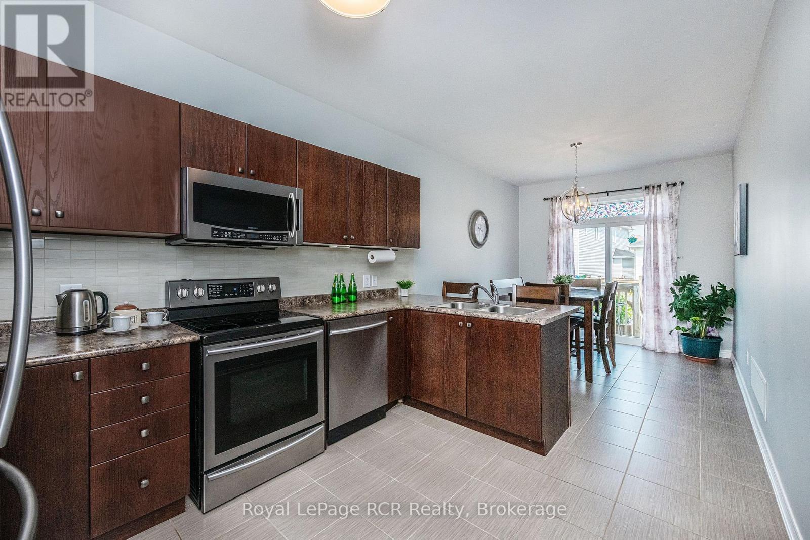 












256 JOHNSON DRIVE

,
Shelburne,




Ontario
L9V3V7

