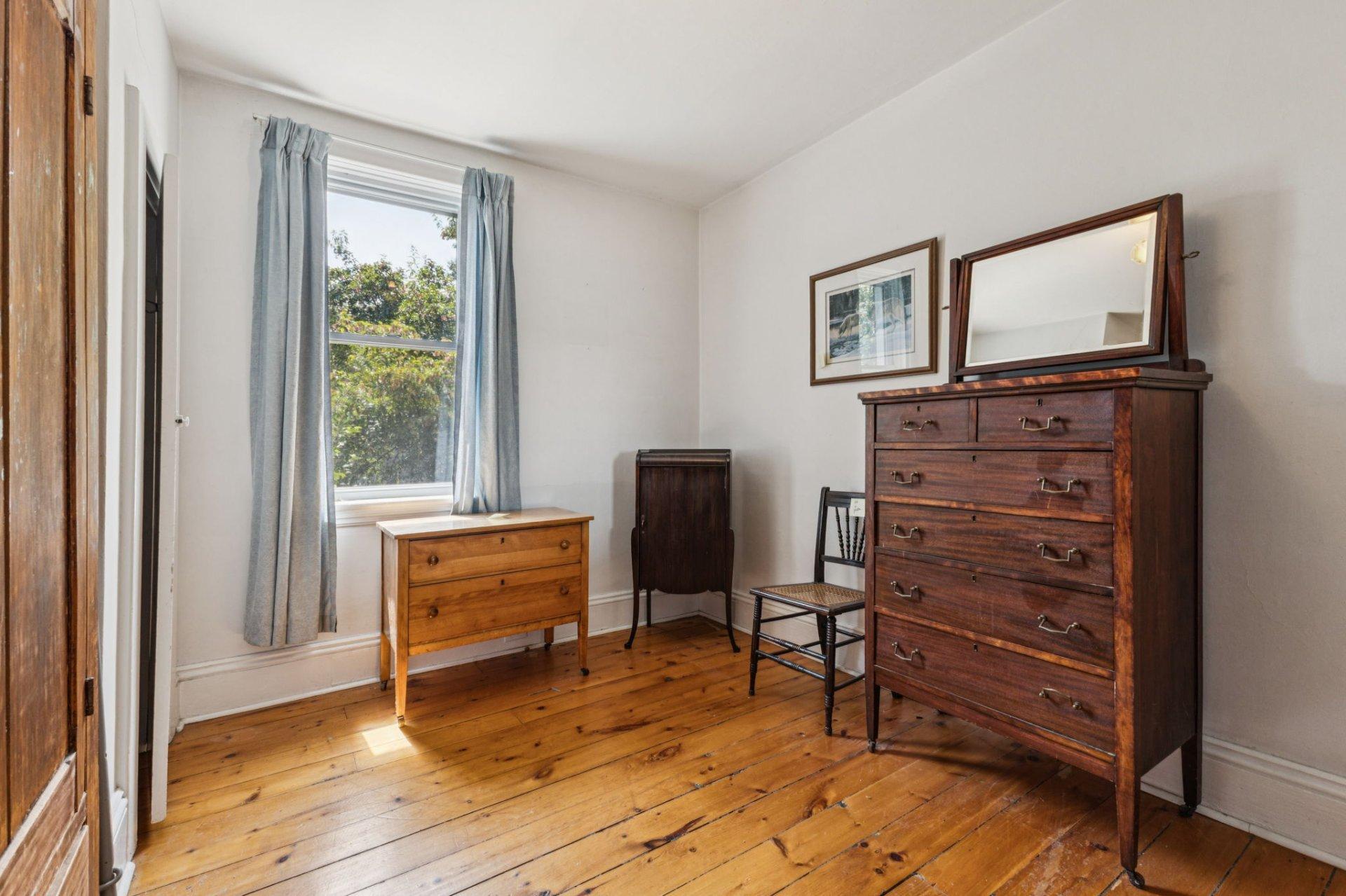 









43


Rue Broad

,
Gatineau (Aylmer),




QC
J9H4H4

