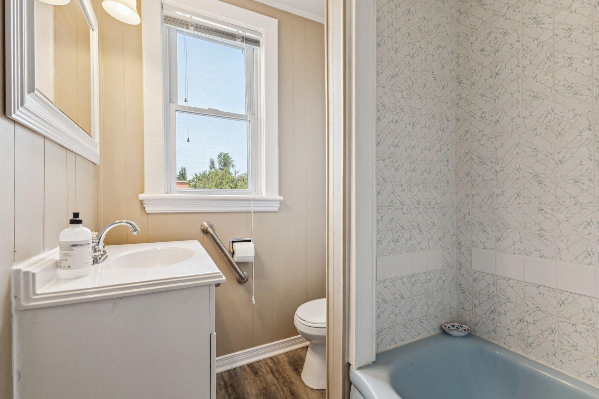 









43


Rue Broad

,
Gatineau (Aylmer),




QC
J9H4H4

