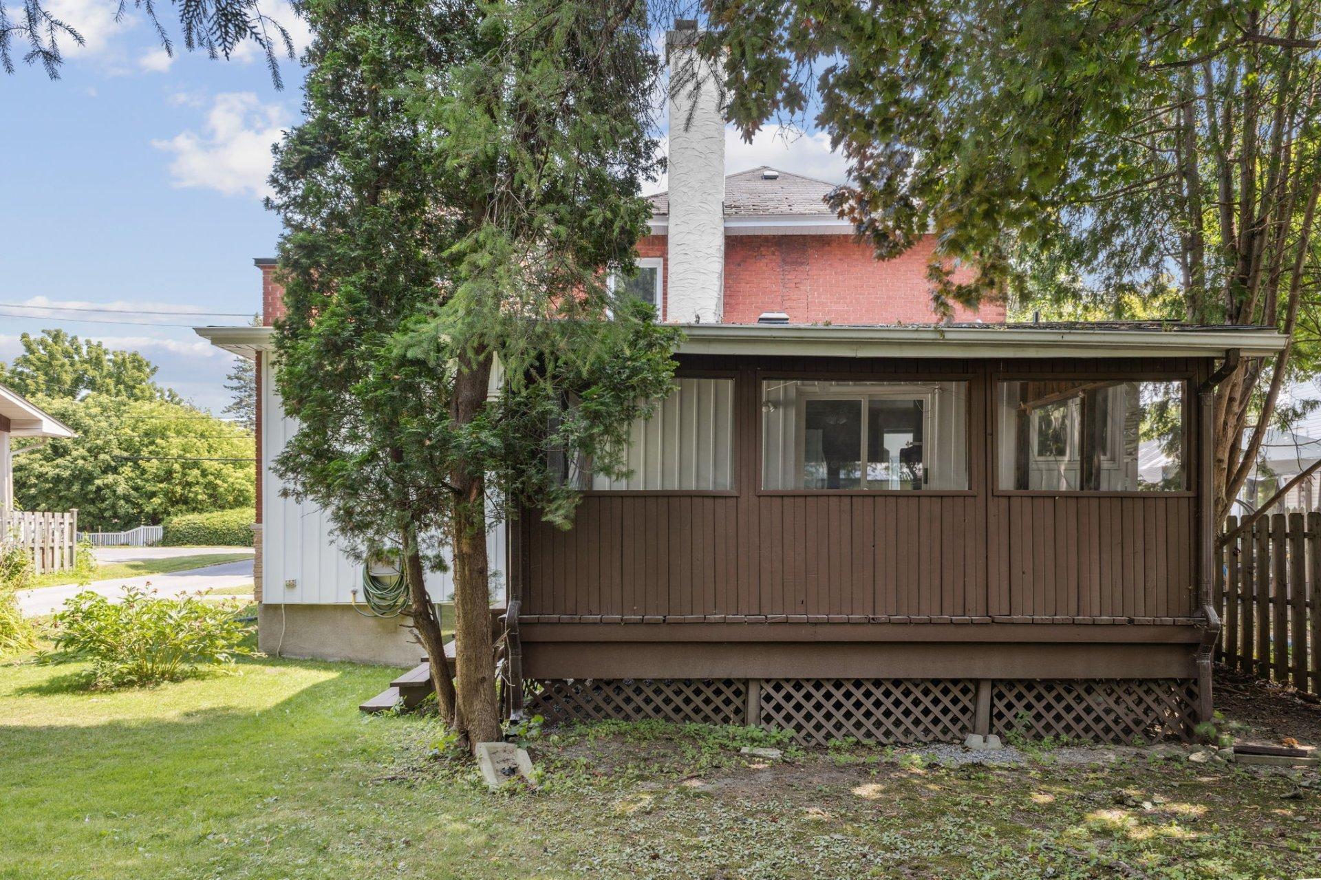 









43


Rue Broad

,
Gatineau (Aylmer),




QC
J9H4H4

