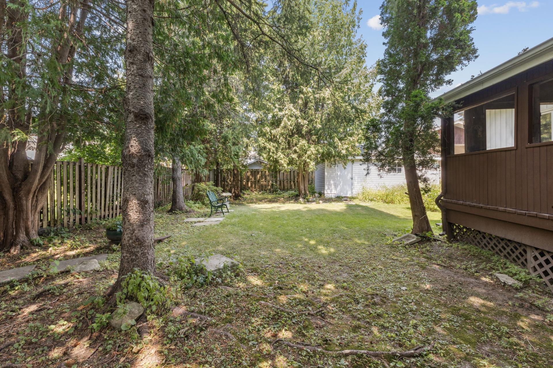 









43


Rue Broad

,
Gatineau (Aylmer),




QC
J9H4H4

