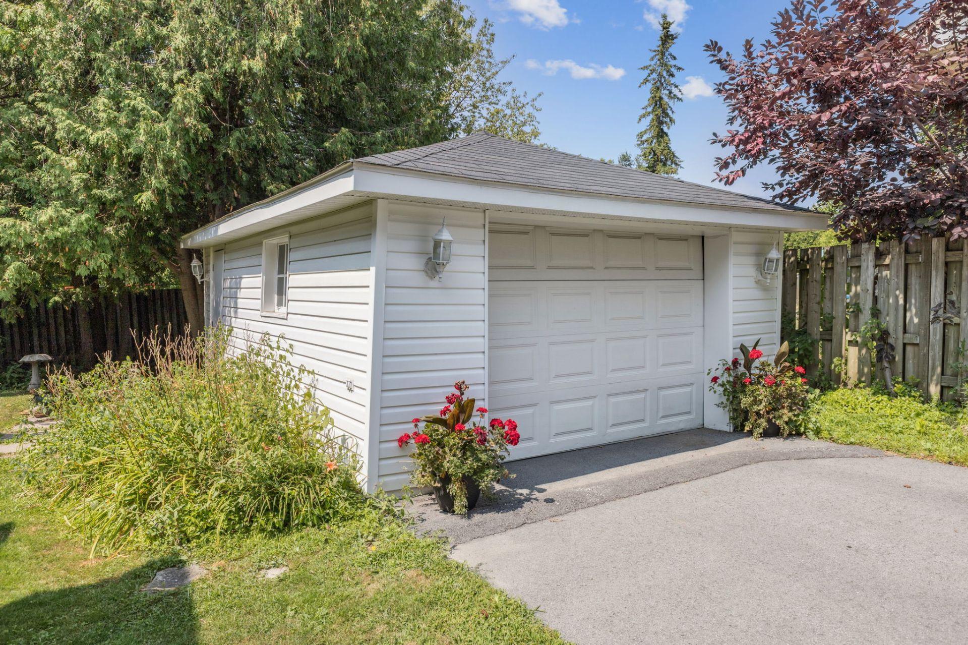 









43


Rue Broad

,
Gatineau (Aylmer),




QC
J9H4H4


