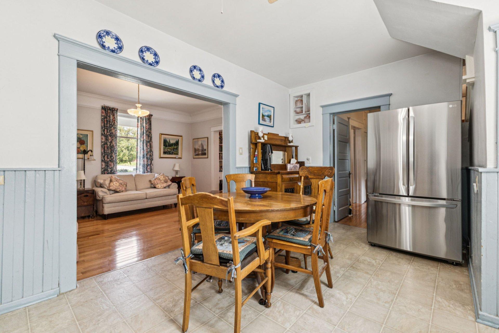 









43


Rue Broad

,
Gatineau (Aylmer),




QC
J9H4H4

