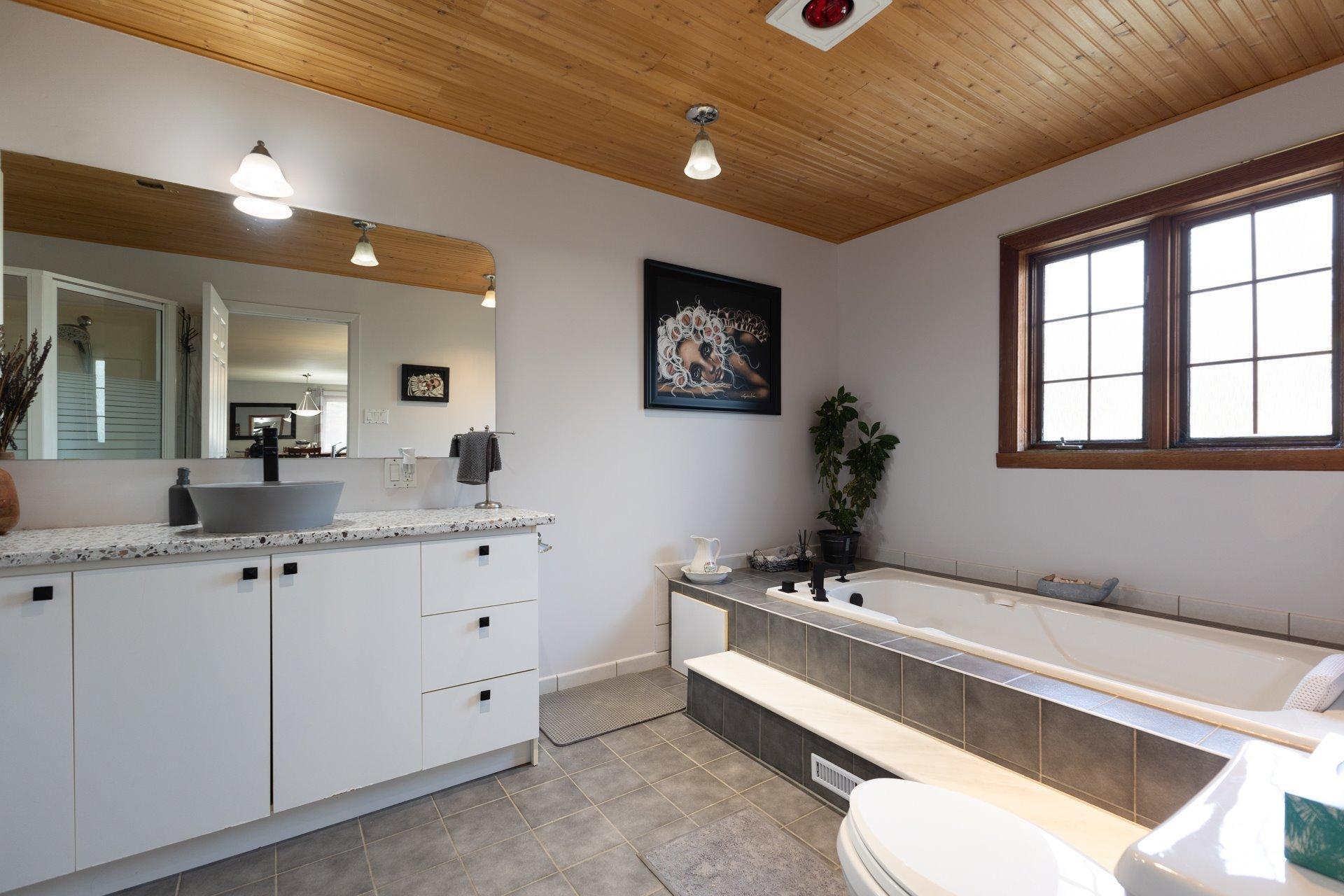 









275


Route 201

,
Coteau-du-Lac,




QC
J0P1B0

