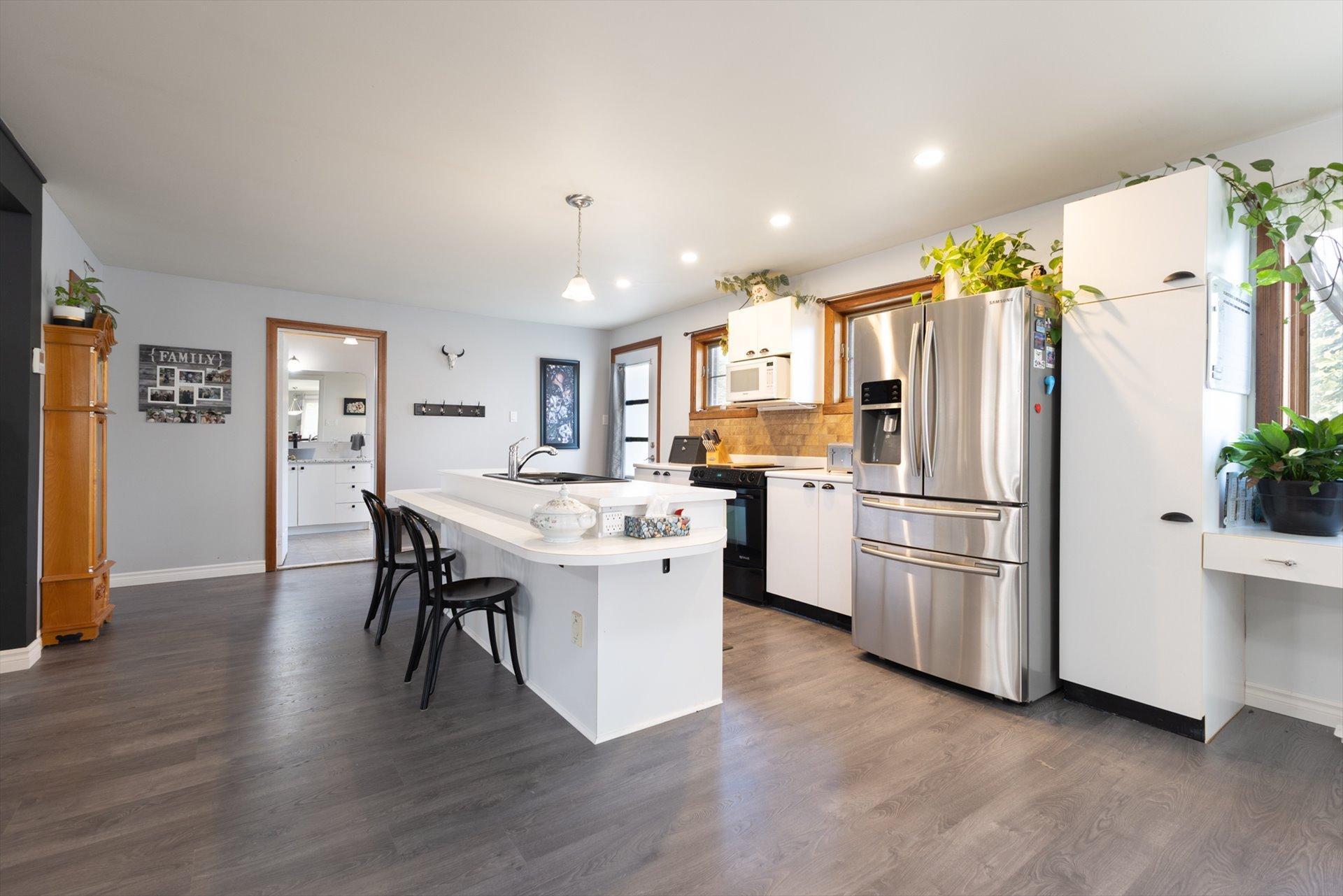 









275


Route 201

,
Coteau-du-Lac,




QC
J0P1B0

