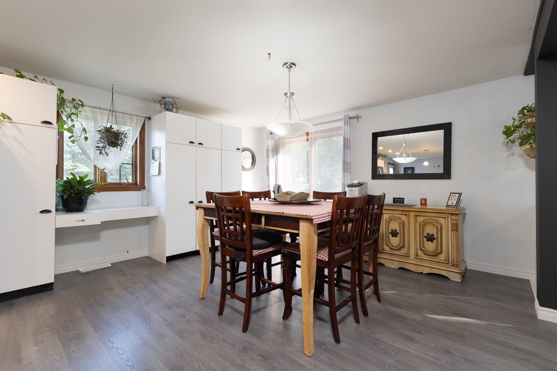 









275


Route 201

,
Coteau-du-Lac,




QC
J0P1B0

