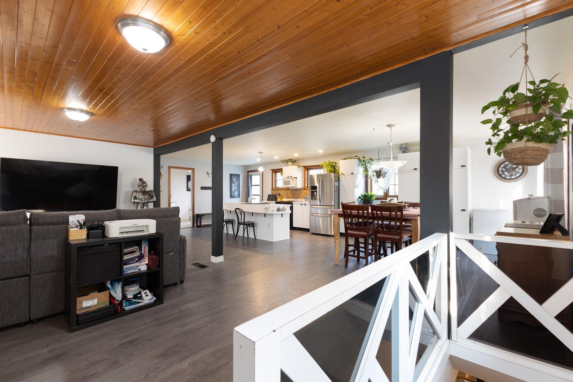 









275


Route 201

,
Coteau-du-Lac,




QC
J0P1B0

