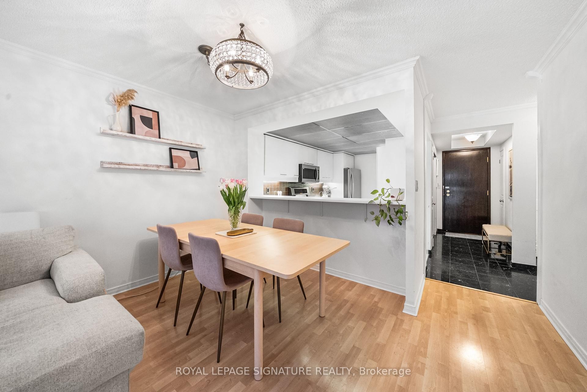 









18


Hollywood

Avenue, 206,
Toronto,




ON
M2N 6P5

