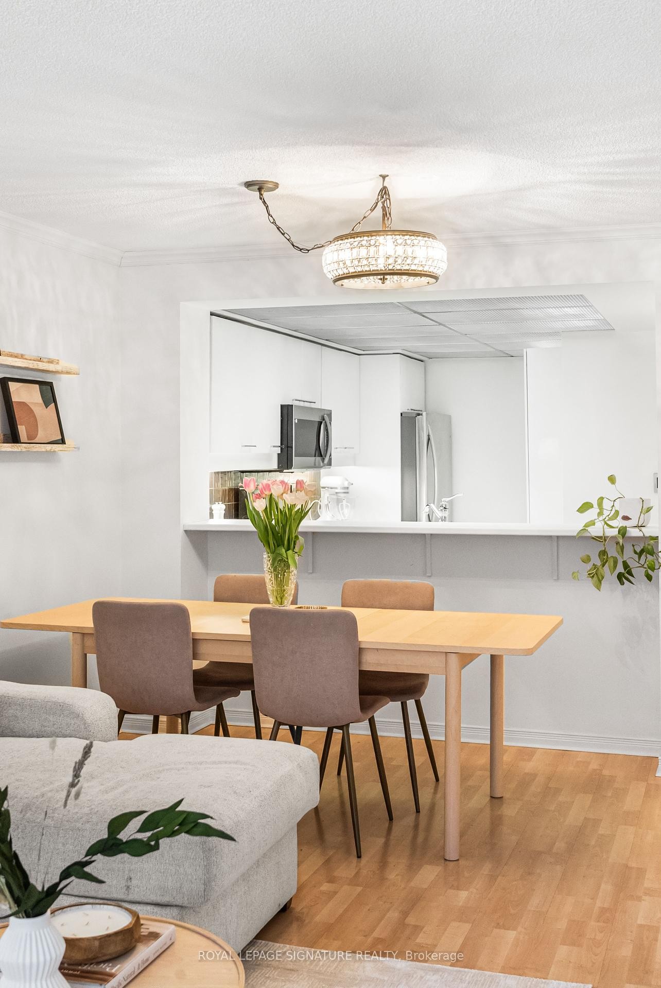 









18


Hollywood

Avenue, 206,
Toronto,




ON
M2N 6P5

