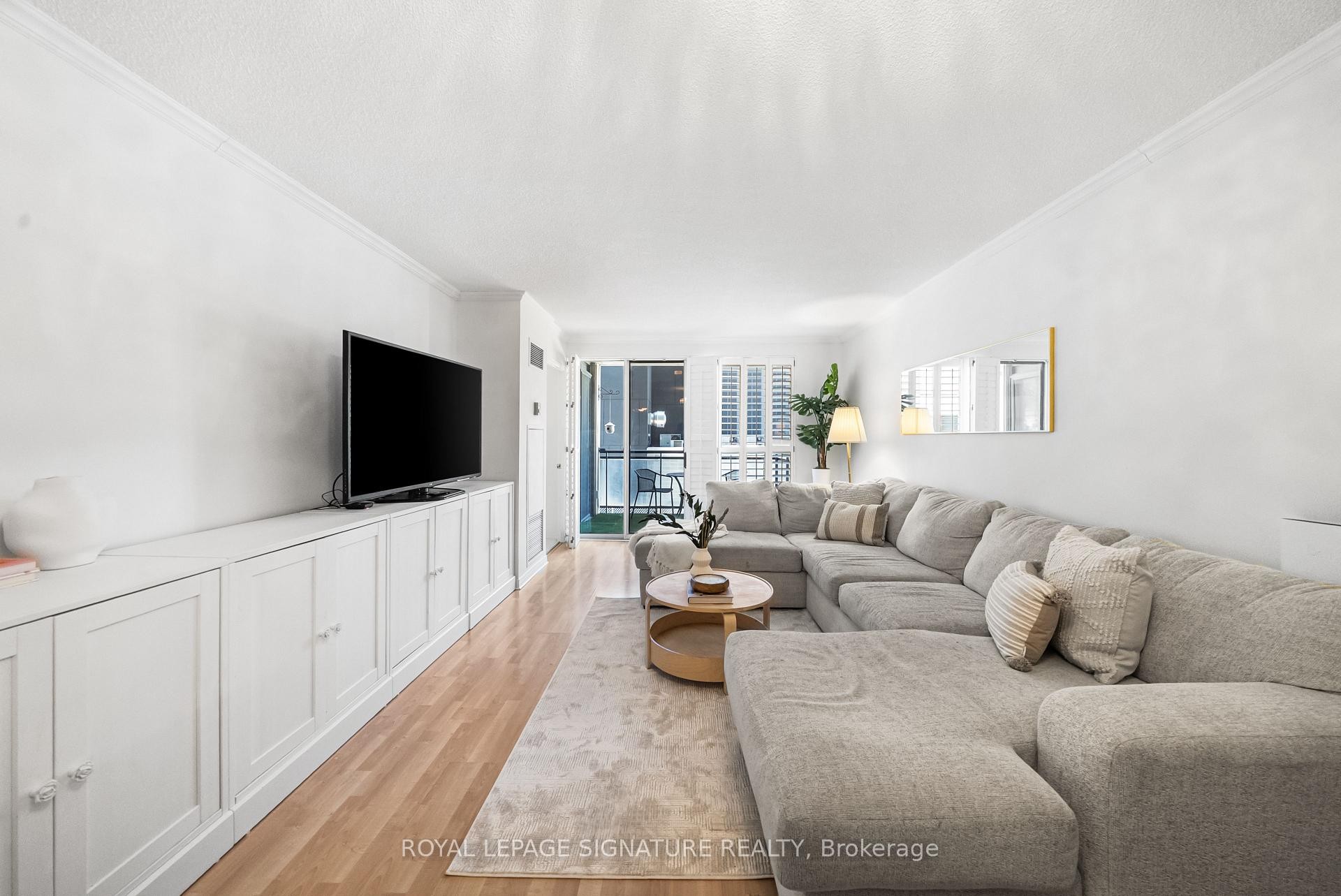 









18


Hollywood

Avenue, 206,
Toronto,




ON
M2N 6P5

