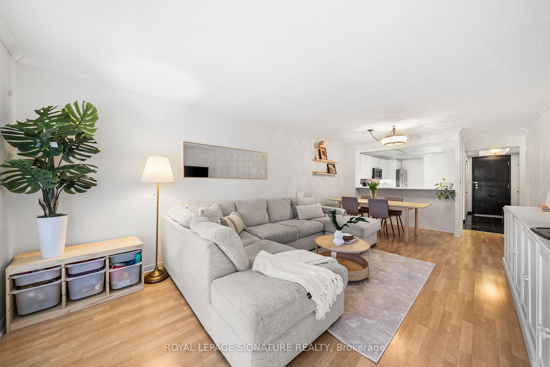 









18


Hollywood

Avenue, 206,
Toronto,




ON
M2N 6P5

