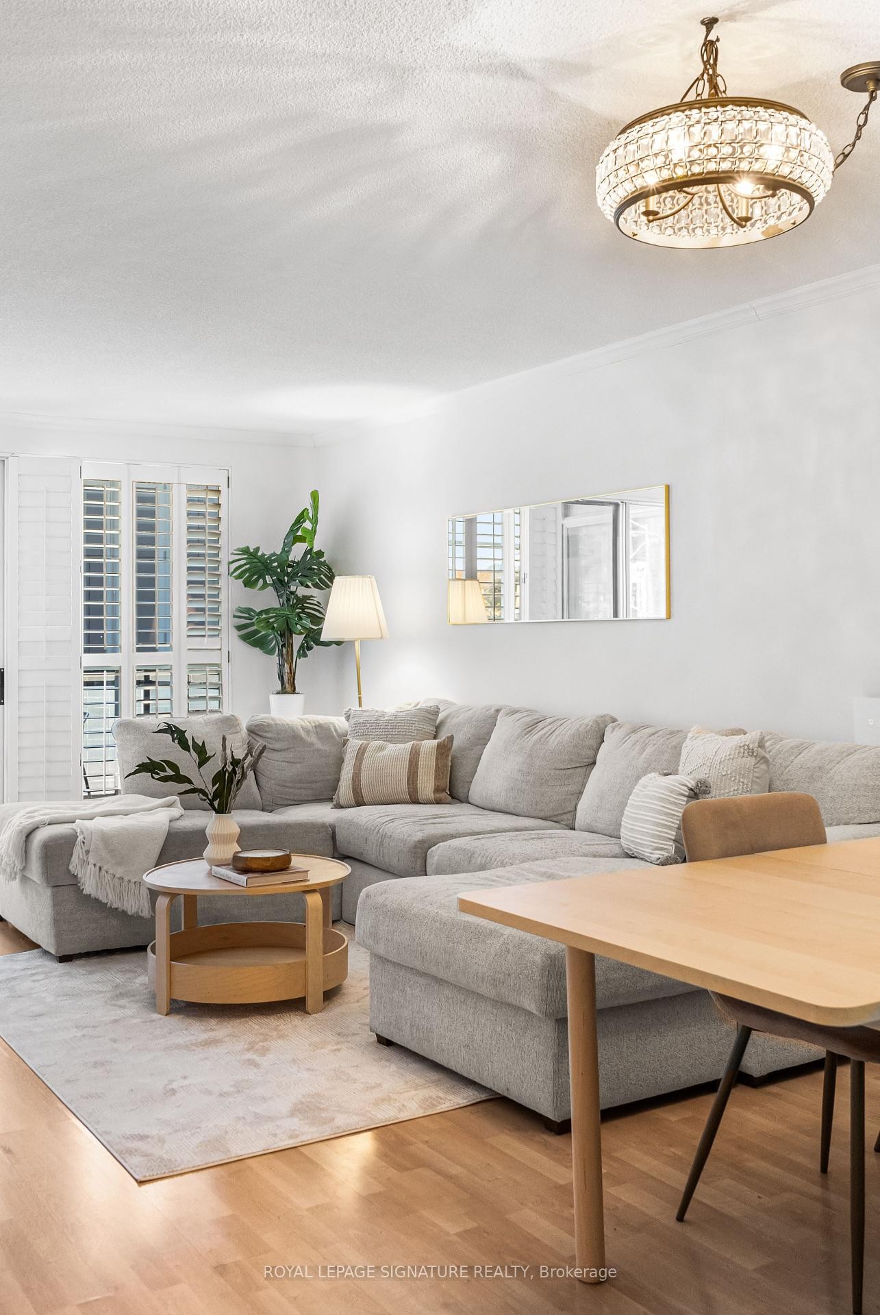 









18


Hollywood

Avenue, 206,
Toronto,




ON
M2N 6P5


