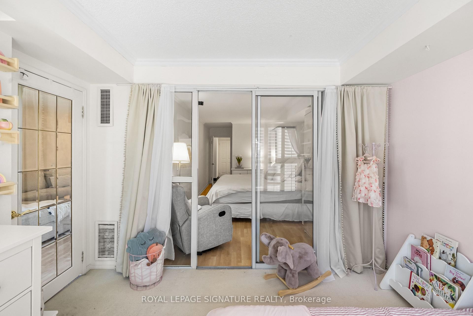 









18


Hollywood

Avenue, 206,
Toronto,




ON
M2N 6P5

