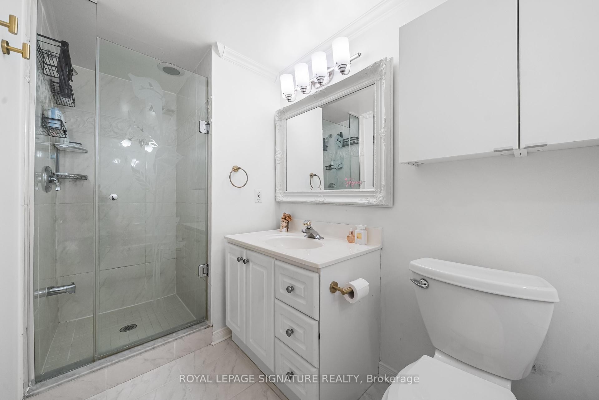 









18


Hollywood

Avenue, 206,
Toronto,




ON
M2N 6P5


