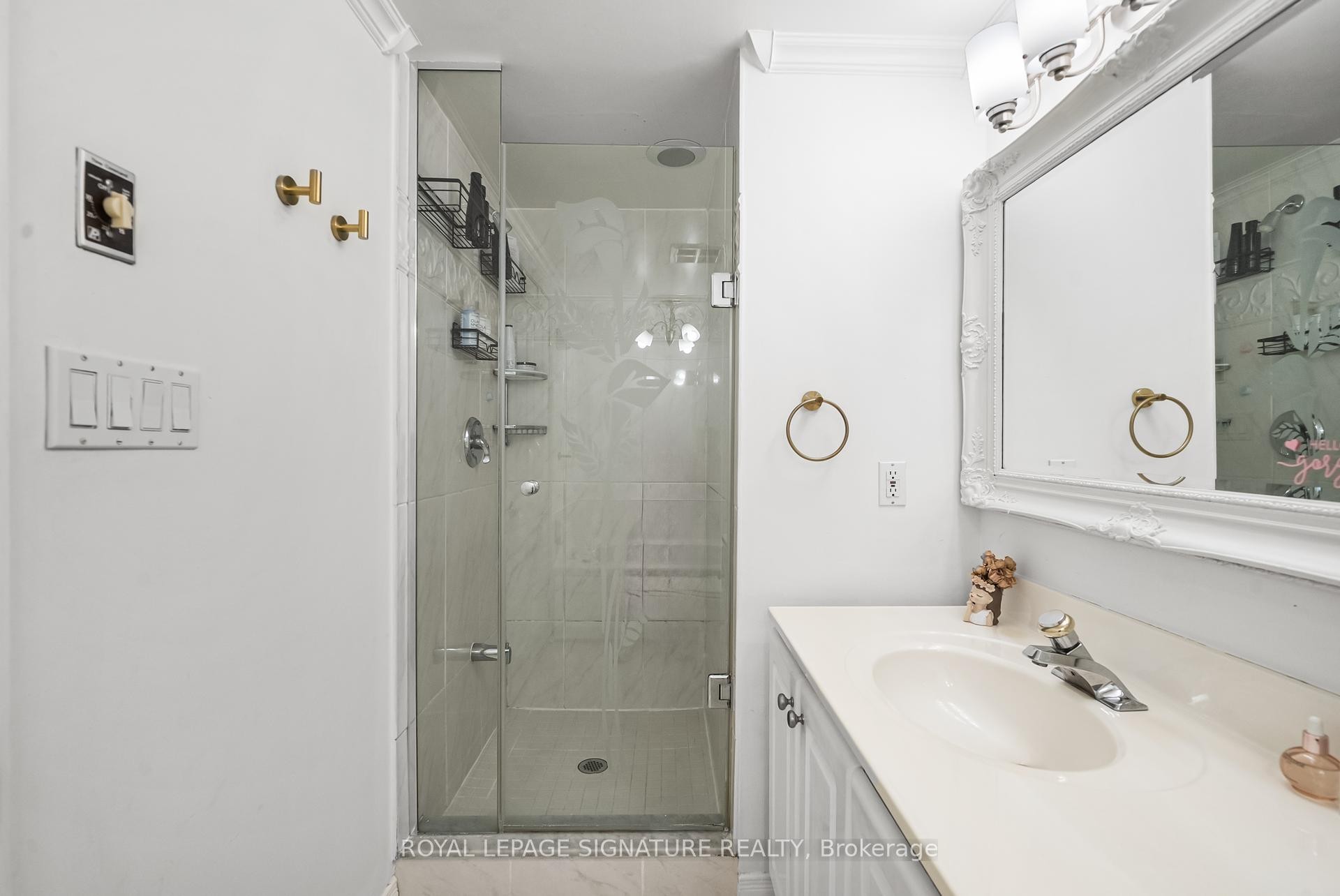 









18


Hollywood

Avenue, 206,
Toronto,




ON
M2N 6P5

