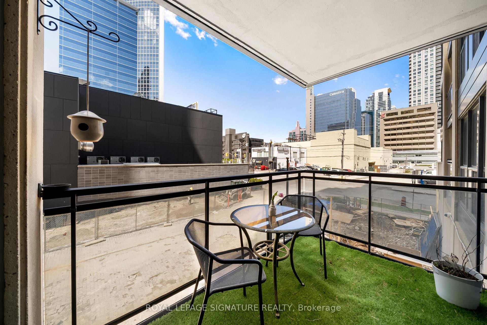 









18


Hollywood

Avenue, 206,
Toronto,




ON
M2N 6P5

