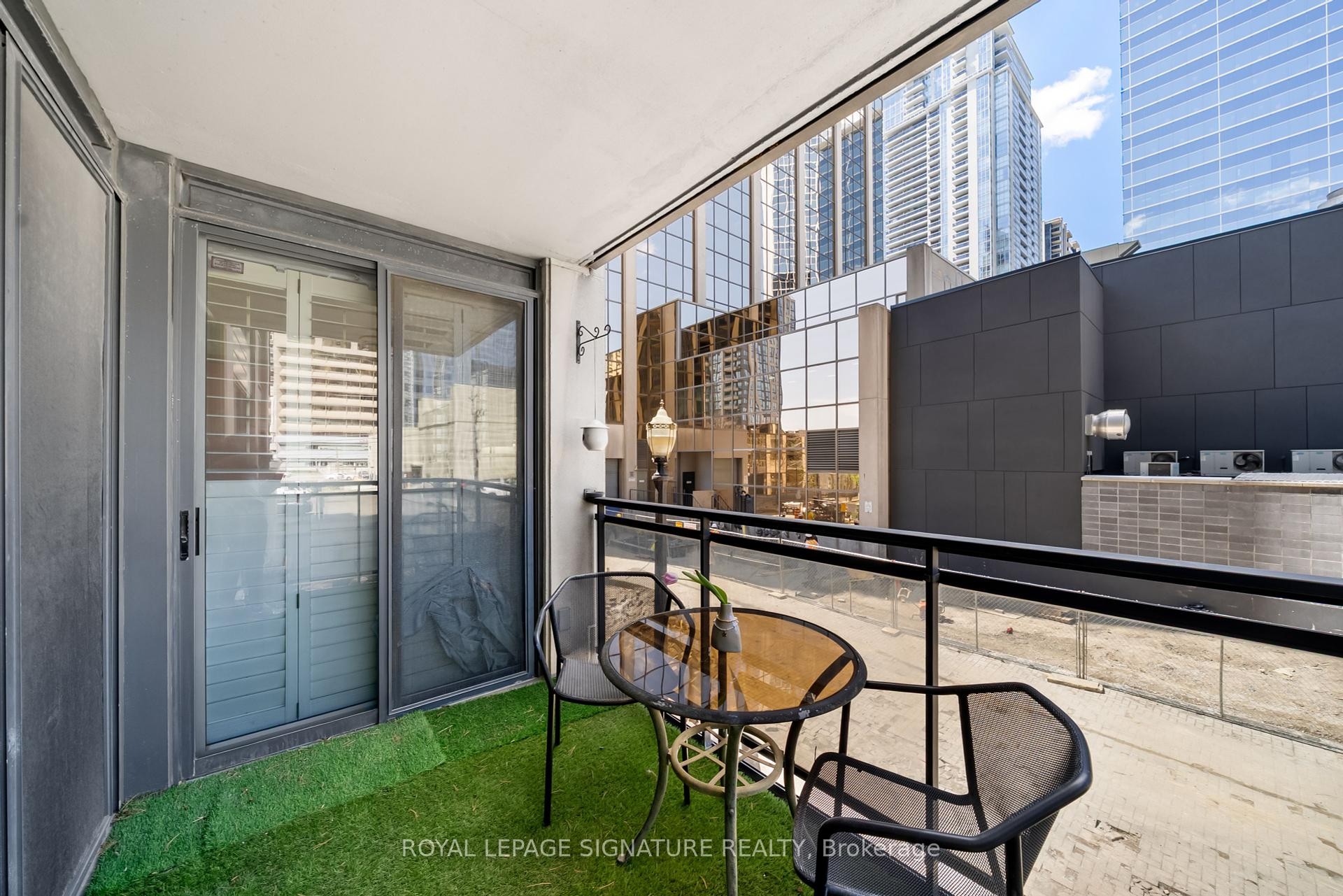 









18


Hollywood

Avenue, 206,
Toronto,




ON
M2N 6P5

