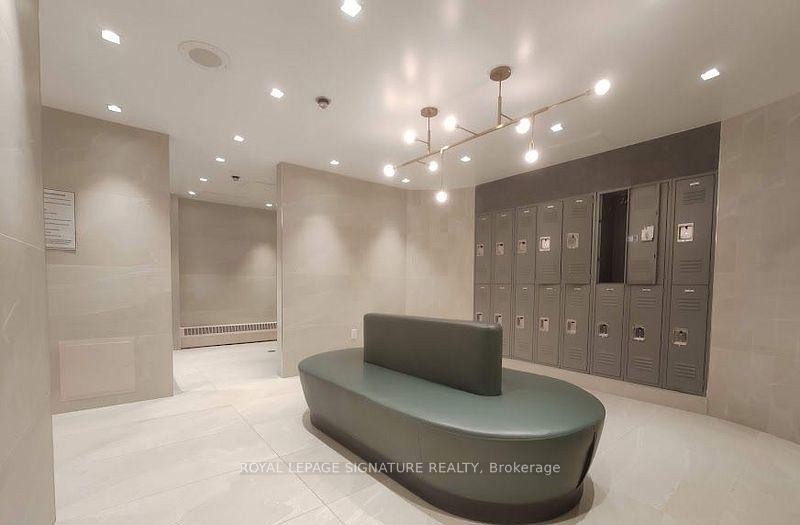 









18


Hollywood

Avenue, 206,
Toronto,




ON
M2N 6P5

