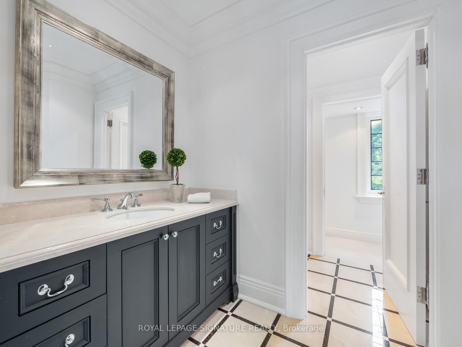 









64


Old Forest Hill

Road,
Toronto,




ON
M5P 2R2

