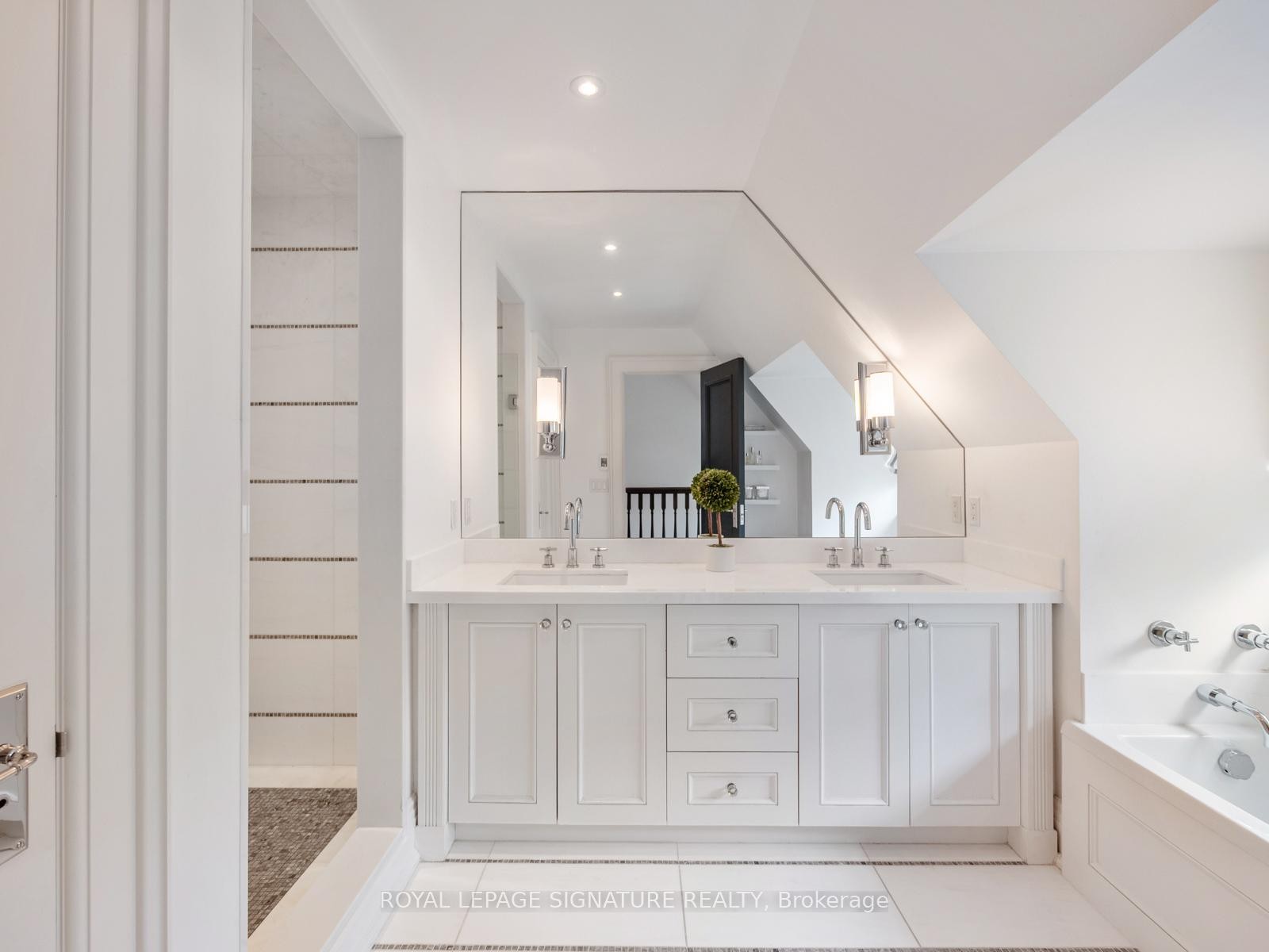 









64


Old Forest Hill

Road,
Toronto,




ON
M5P 2R2

