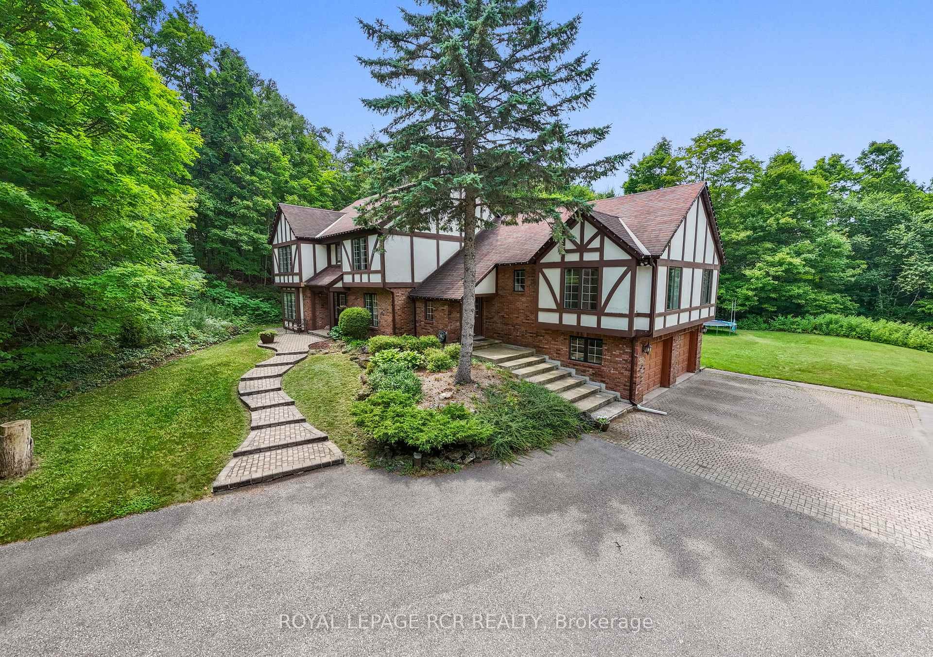 









832


Boston Mills

Road,
Caledon,




ON
L7C 0L7

