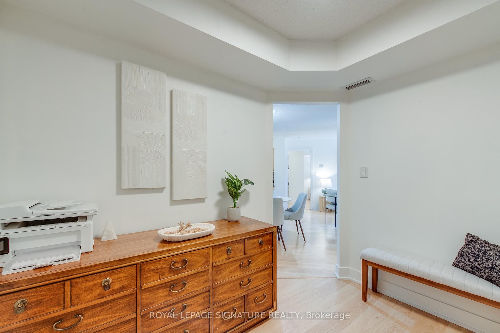 









20


Blue Jays

Way, 1401,
Toronto,




ON
M5V 3W6

