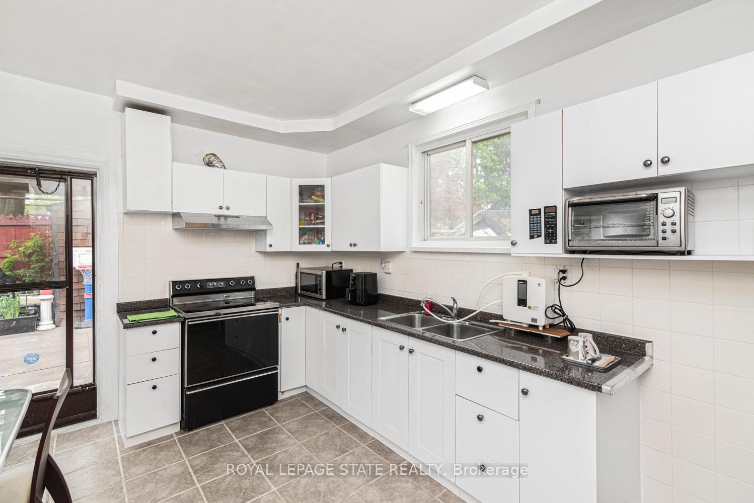 









47


Clyde

Street,
Hamilton,




ON
L8L 5R5

