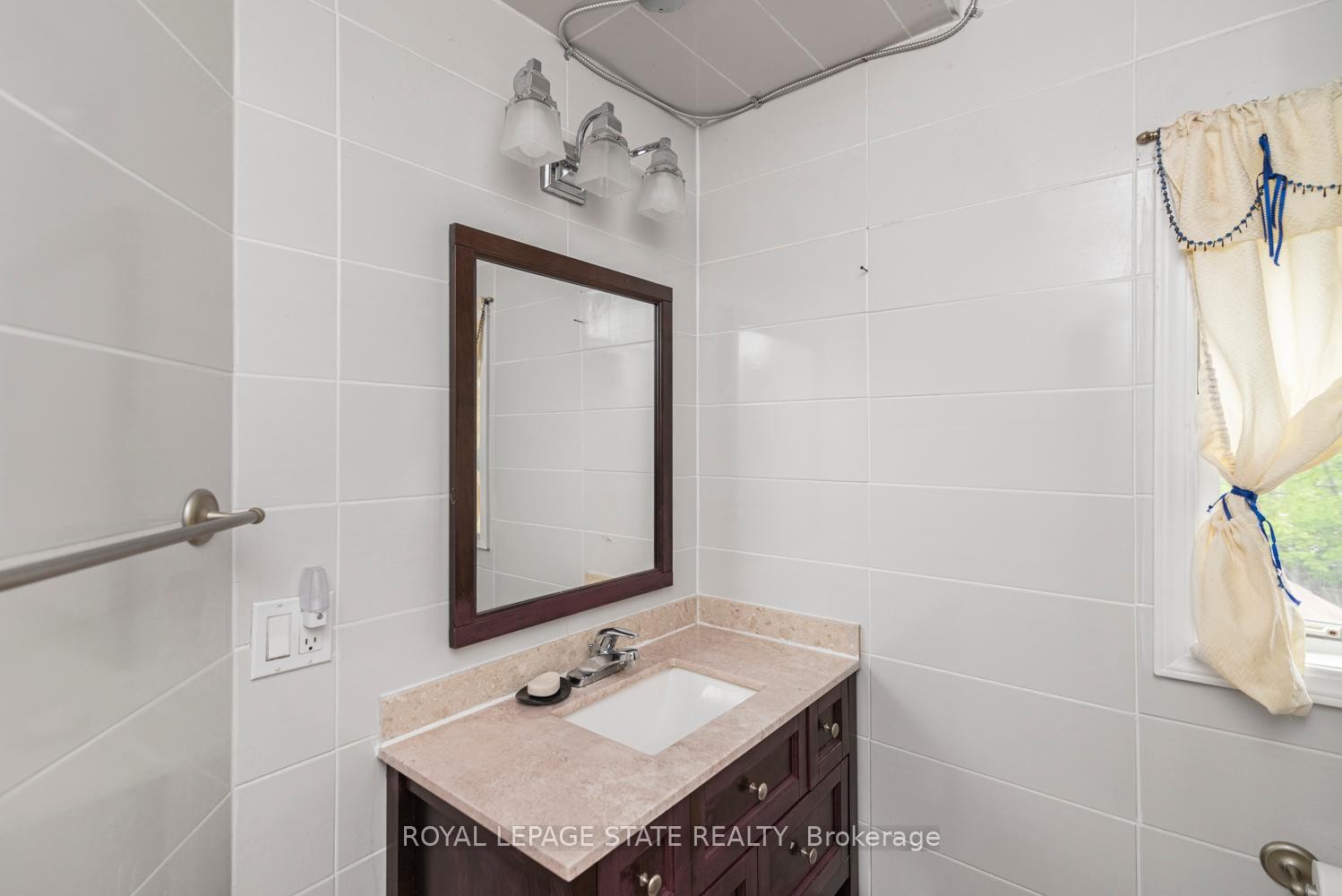 









47


Clyde

Street,
Hamilton,




ON
L8L 5R5

