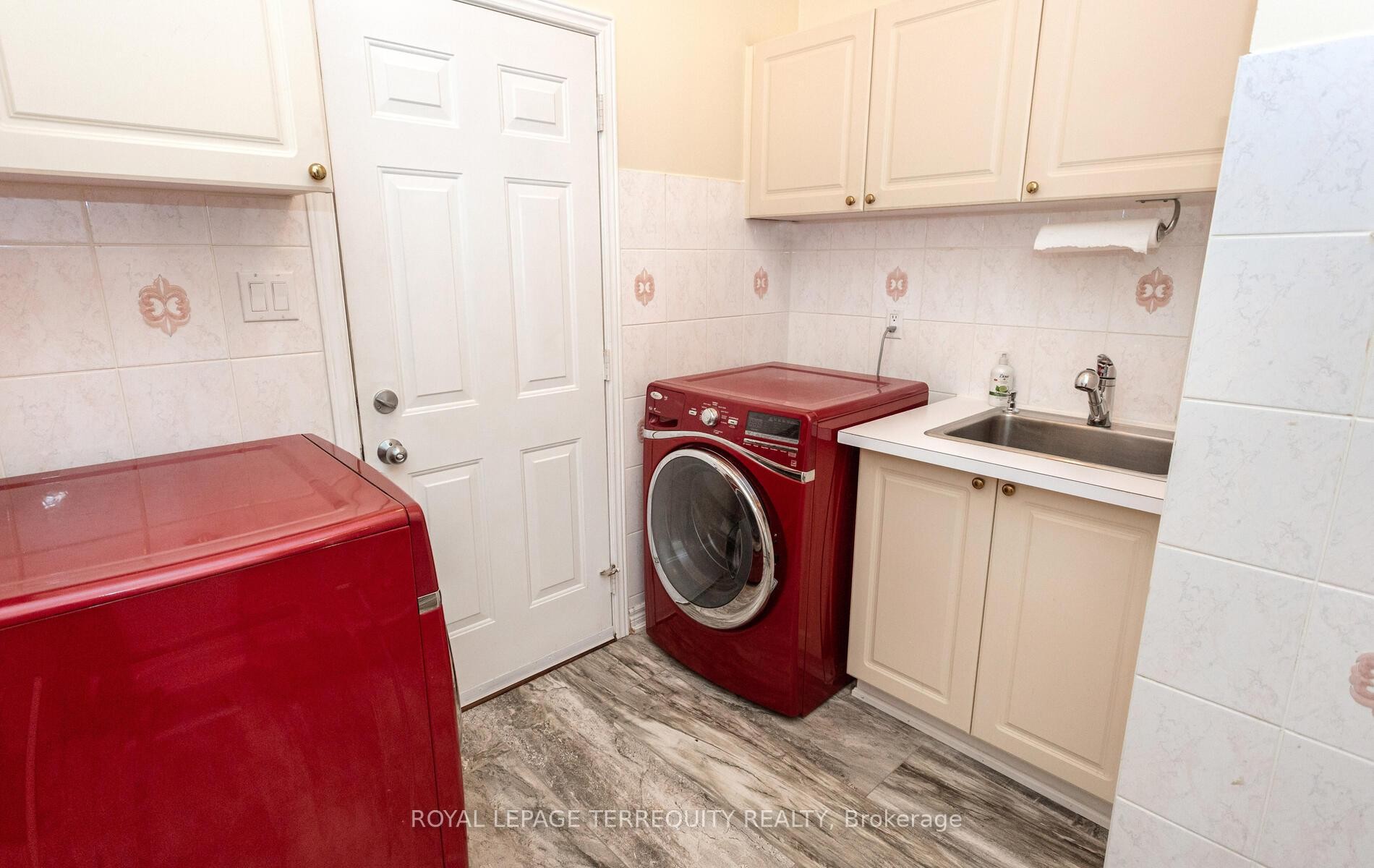 









5839


Fieldon

Road,
Mississauga,




ON
L5M 5K3

