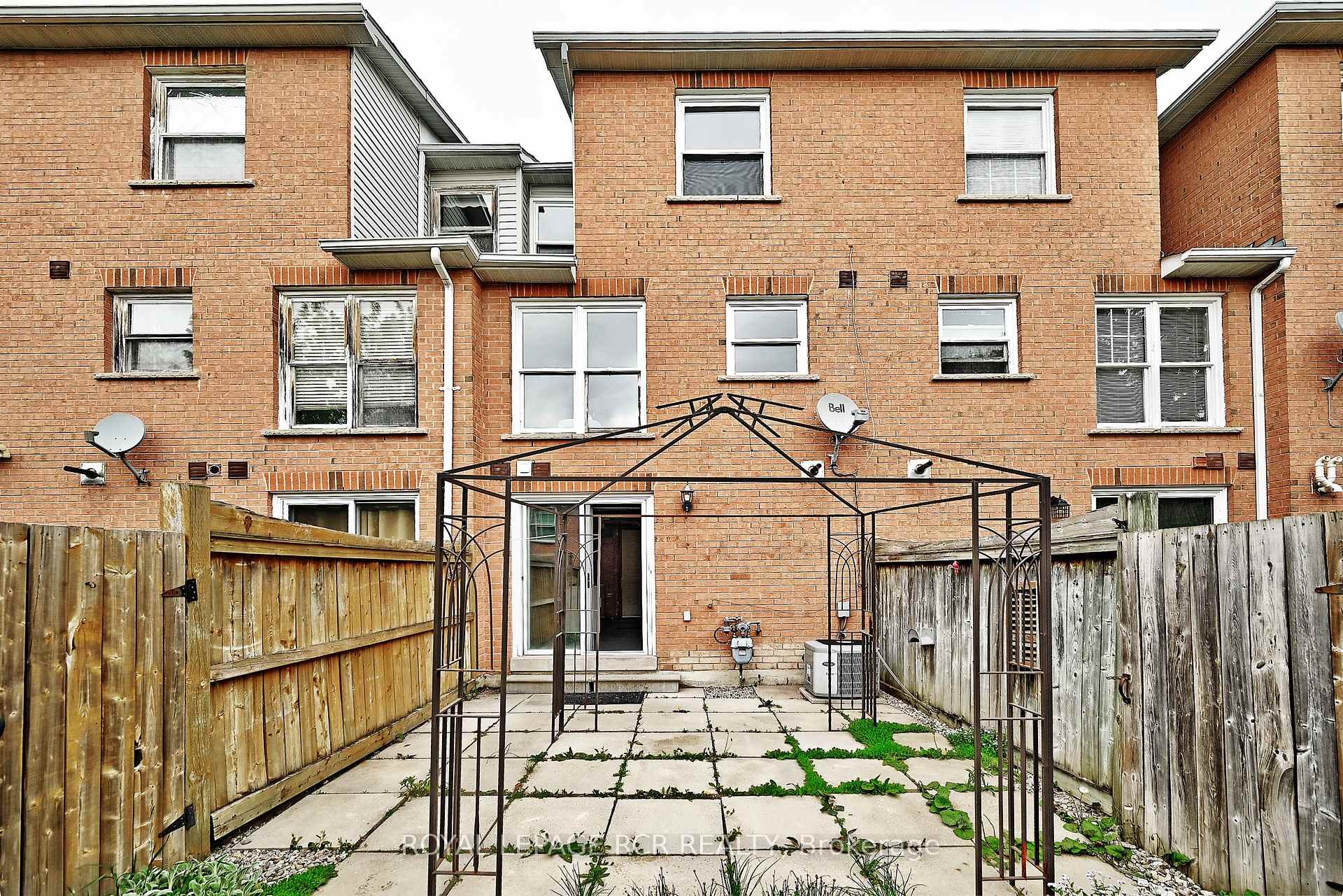 









28


Wyatt

Lane,
Aurora,




ON
L4G 7E4

