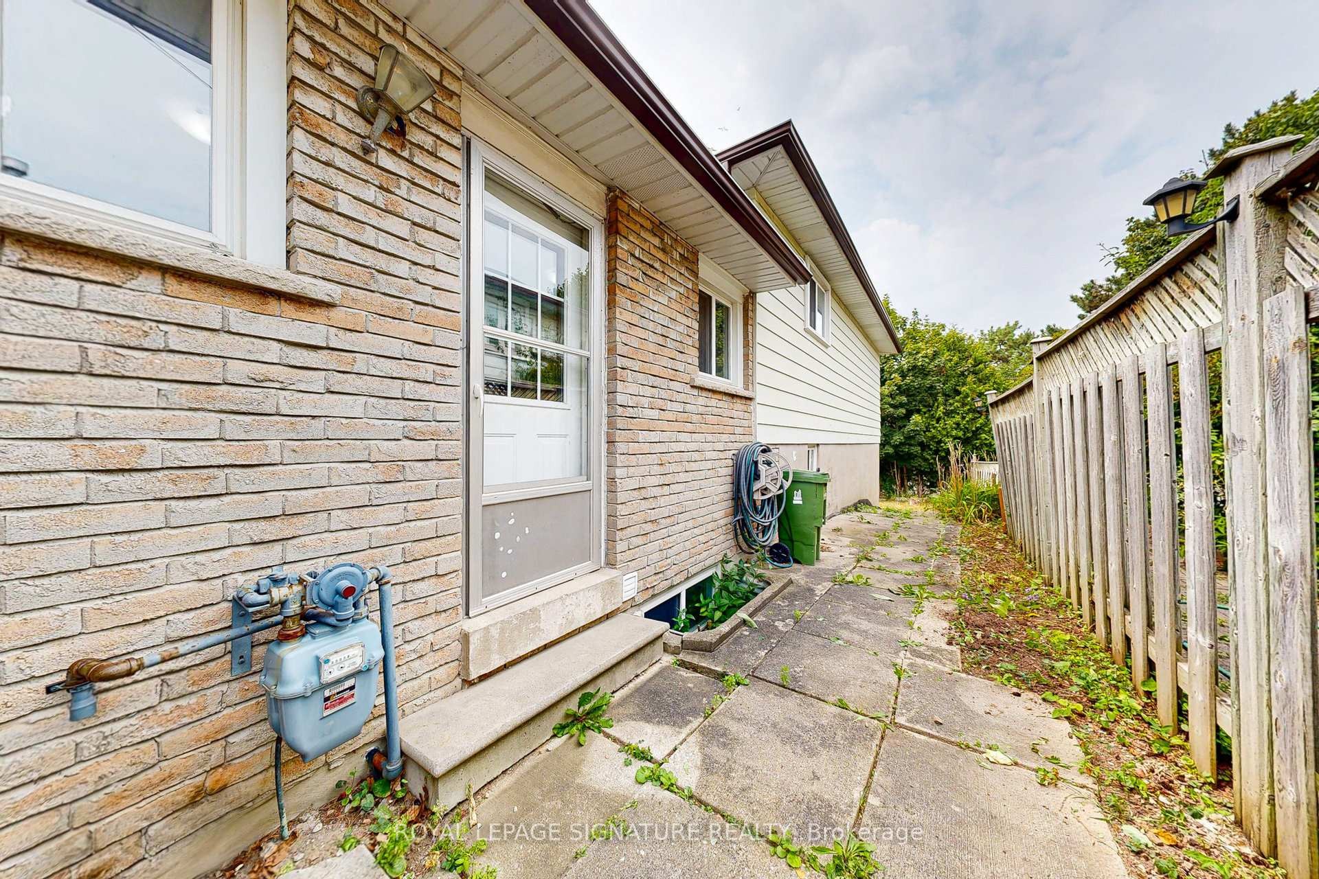 









20


Sexton

Crescent,
Toronto,




ON
M2H 2L5

