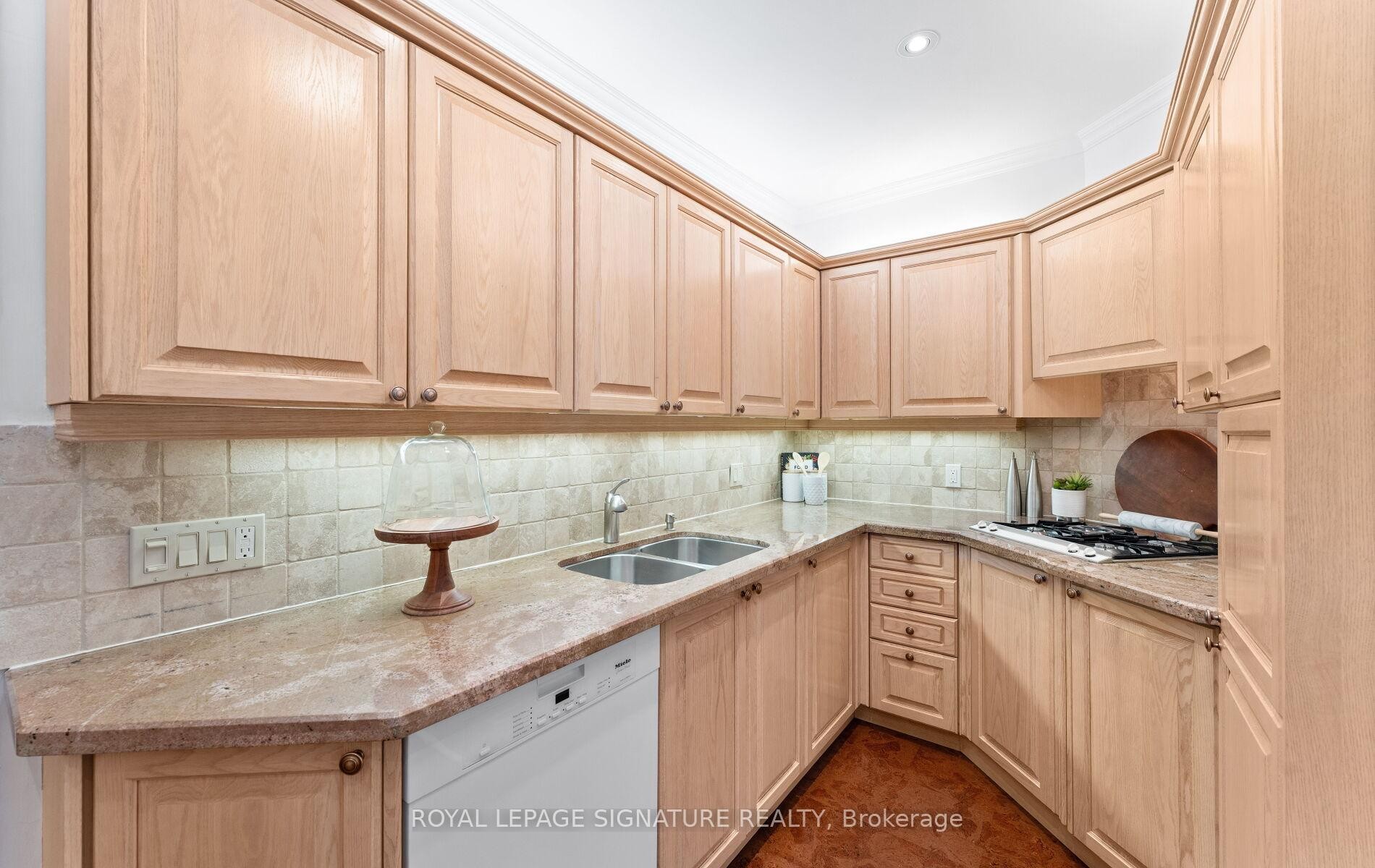









45


Hillsdale

Avenue West,
Toronto,




ON
M5P 1E9

