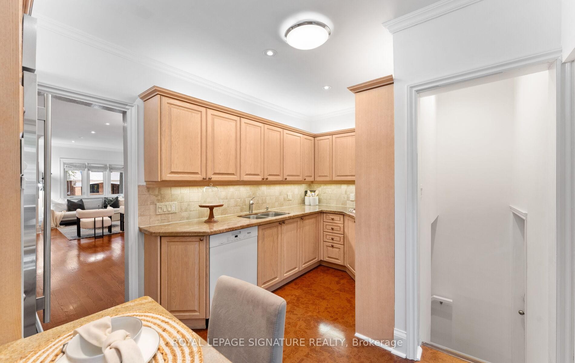 









45


Hillsdale

Avenue West,
Toronto,




ON
M5P 1E9

