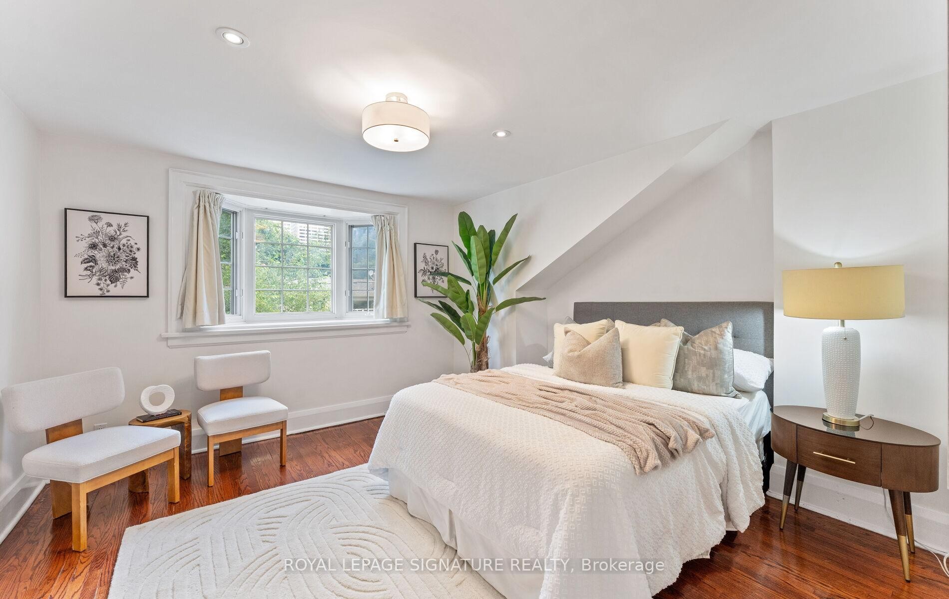 









45


Hillsdale

Avenue West,
Toronto,




ON
M5P 1E9

