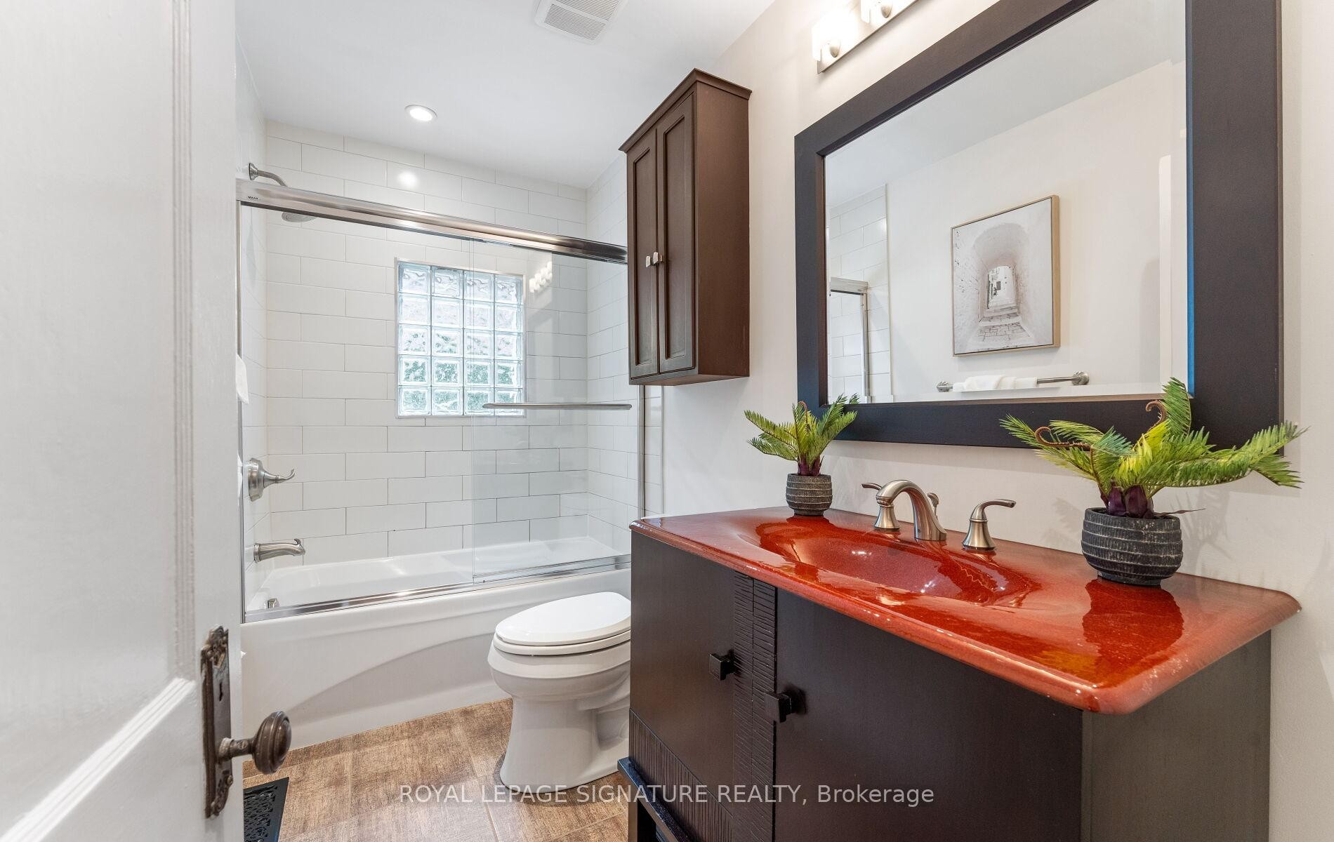 









45


Hillsdale

Avenue West,
Toronto,




ON
M5P 1E9

