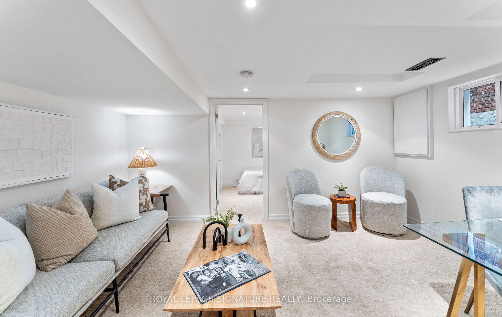 









45


Hillsdale

Avenue West,
Toronto,




ON
M5P 1E9

