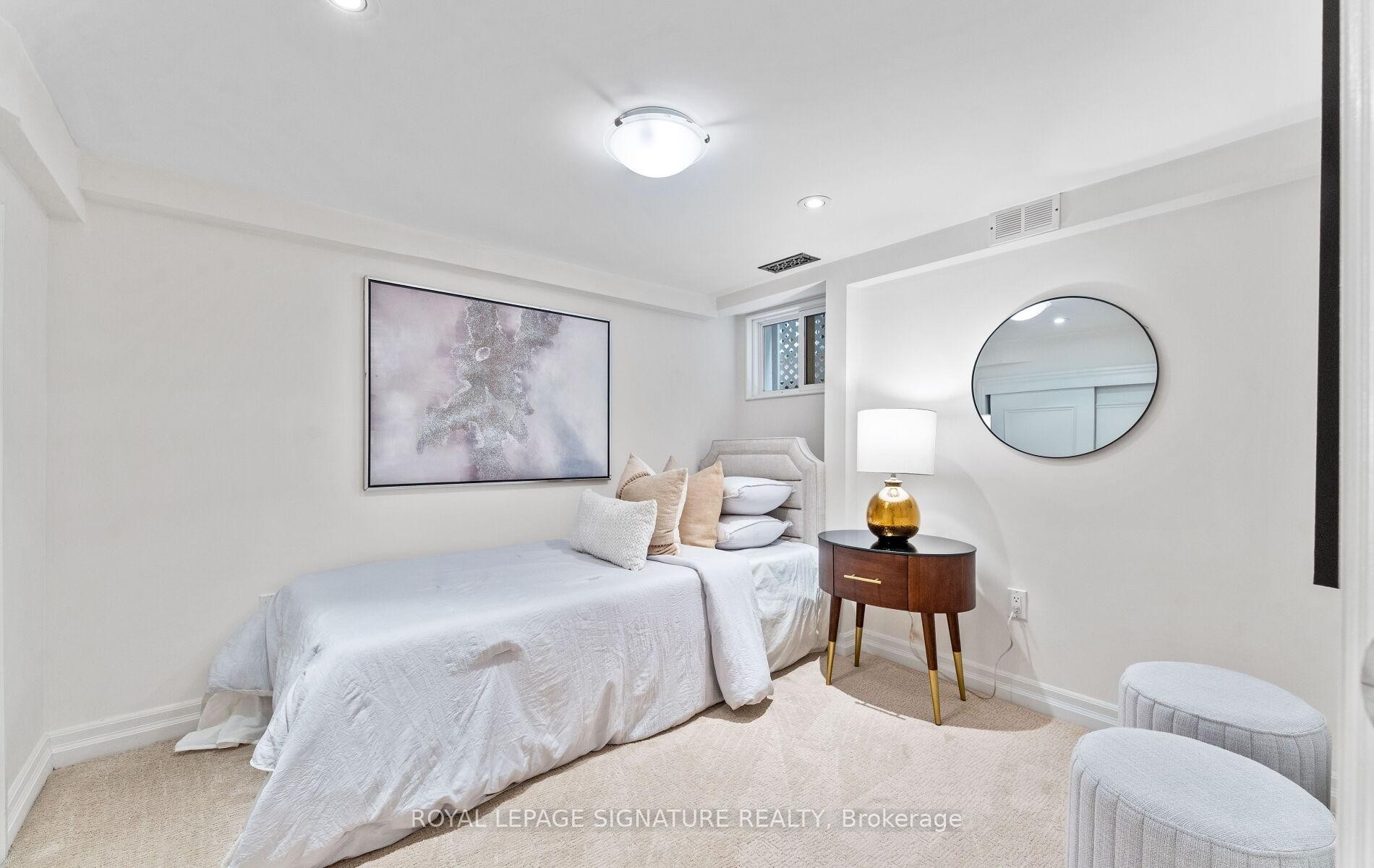 









45


Hillsdale

Avenue West,
Toronto,




ON
M5P 1E9

