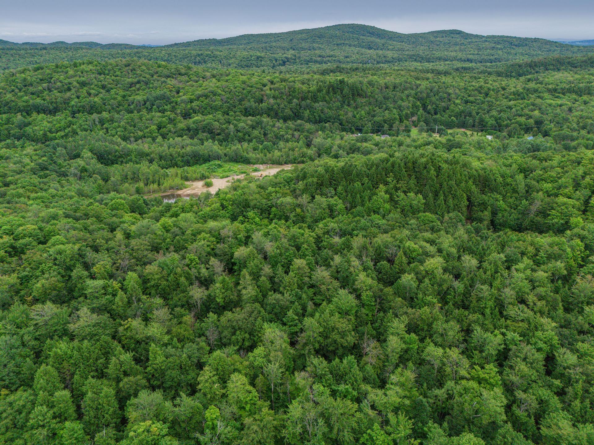 









7


Imp. Ellora

,
Bolton-Est,







QC
J0E1G0

