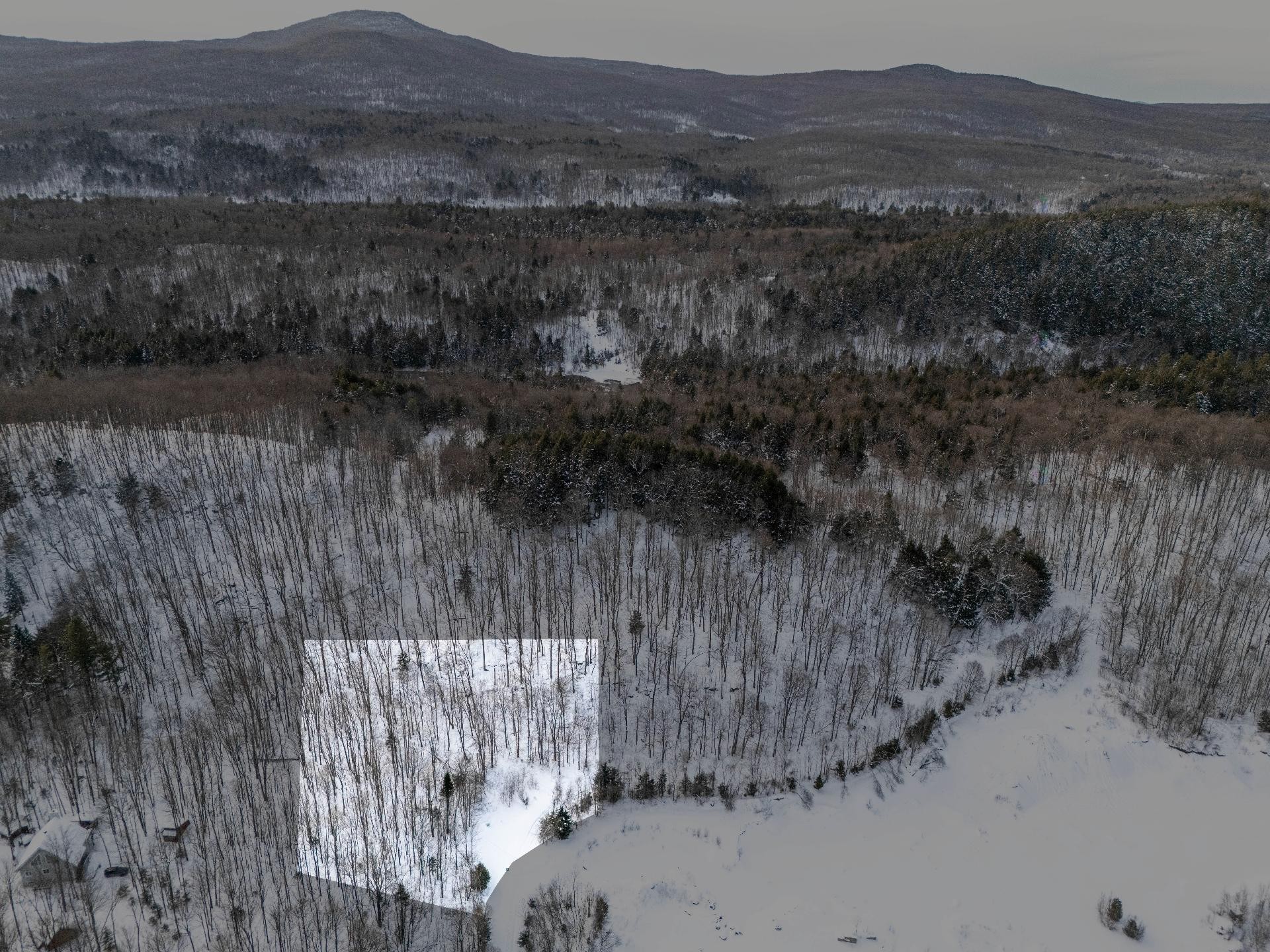 









7


Imp. Ellora

,
Bolton-Est,







QC
J0E1G0

