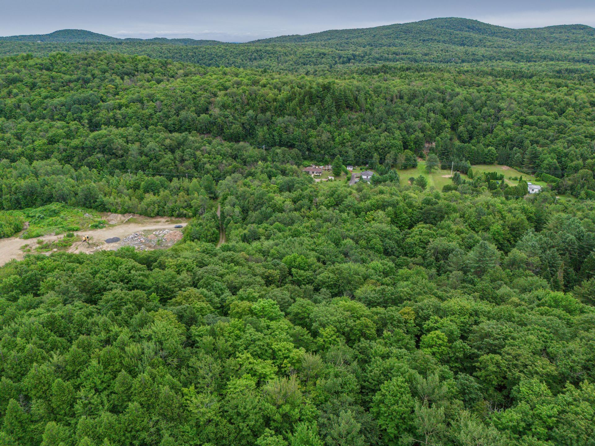 









7


Imp. Ellora

,
Bolton-Est,







QC
J0E1G0

