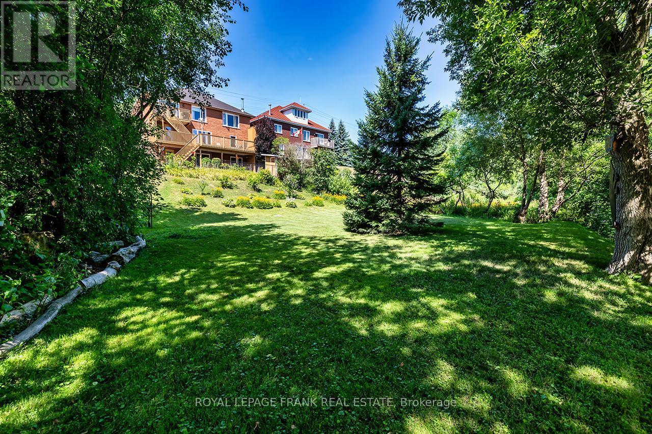 












65 GARDEN STREET

,
Whitby (Downtown Whitby),




Ontario
L1N9E7

